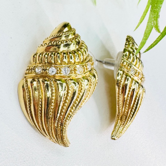 Vintage Kenneth Jay Lane for Avon Textured Conch Shell Gold Tone Earrings - Picture 5 of 9